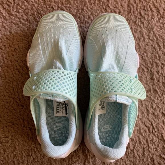 Teal Nike - Picture 3 of 4